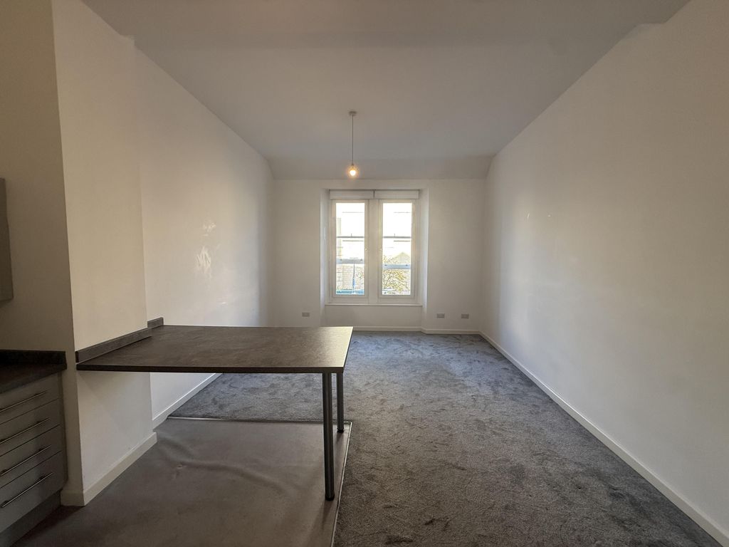 Property photo 3 of 35