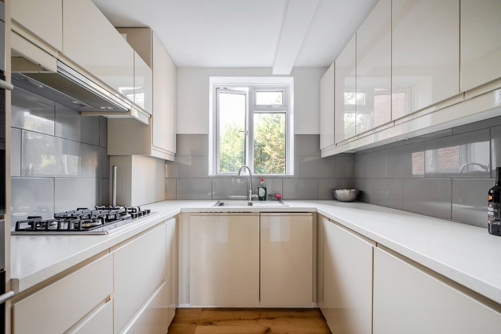 Property photo 2 of 11 Picture No. 36