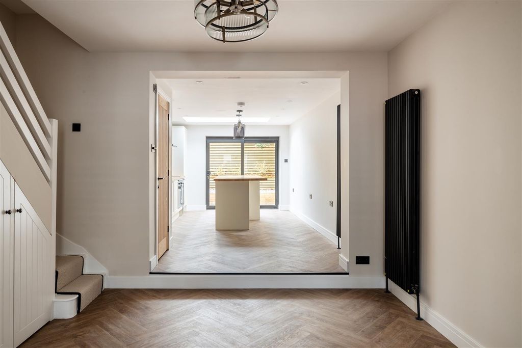 Property photo 3 of 33