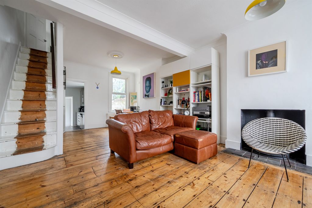 Property photo 3 of 12