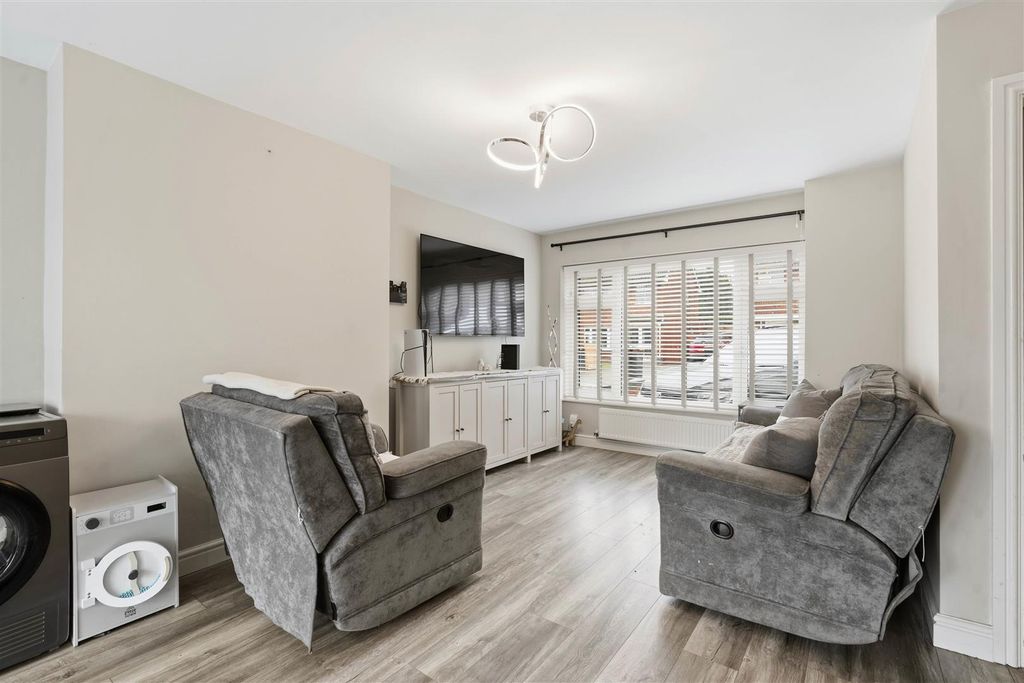 Property photo 2 of 21 21 Benn Road (15 Of 27).Jpg