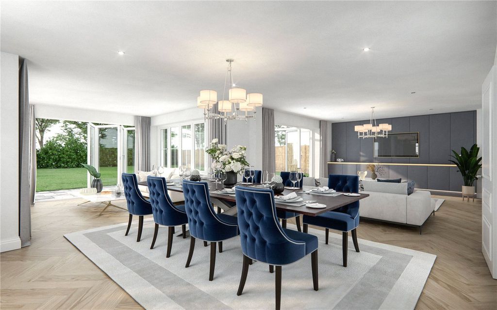 Property photo 3 of 18 Cromwell Dining
