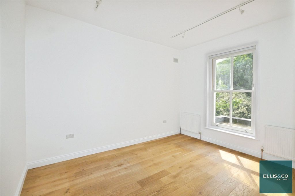 Property photo 3 of 7 Picture No. 14