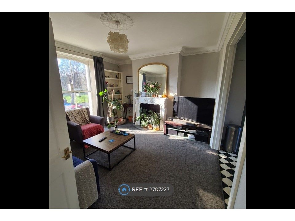 Property photo 3 of 11 Sitting Room