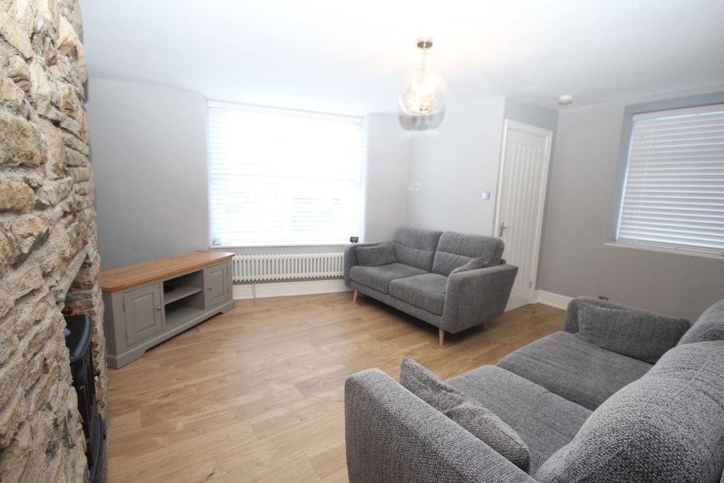 Property photo 3 of 10 Lounge