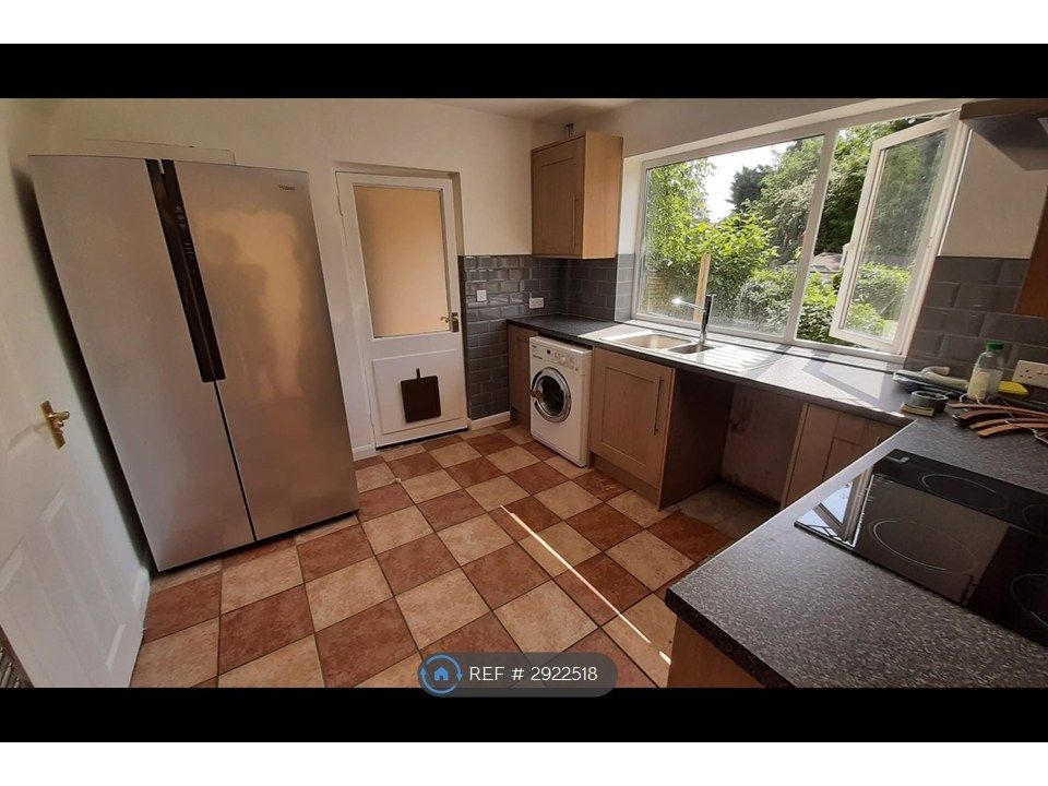 Property photo 3 of 14 Kitchen