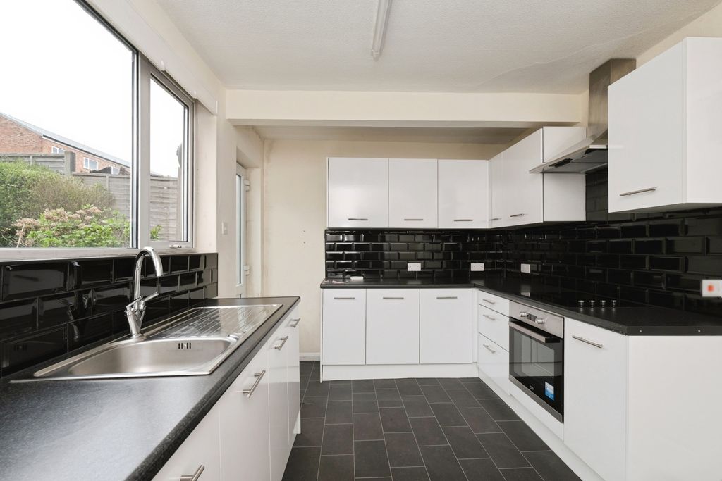 Property photo 2 of 16 Pbox-Img.Jpg