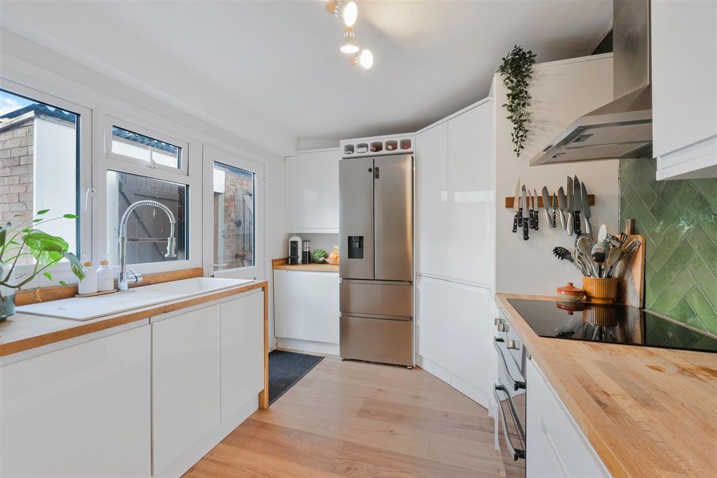 Property photo 2 of 16 Radstock Way (15).Jpg