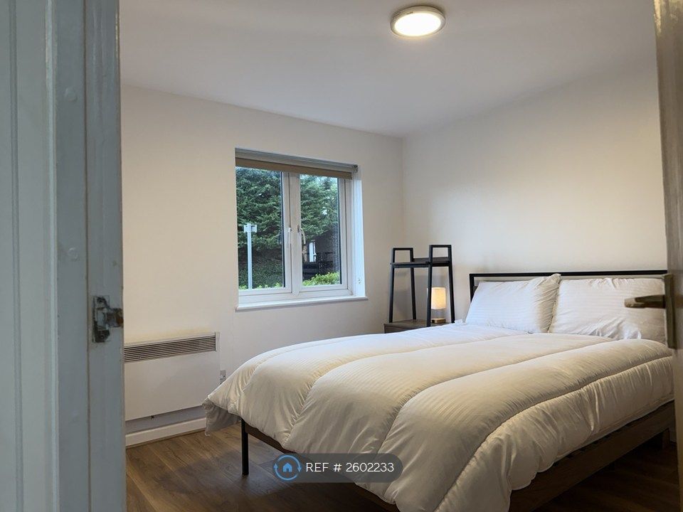 Property photo 3 of 11 Double Bedroom