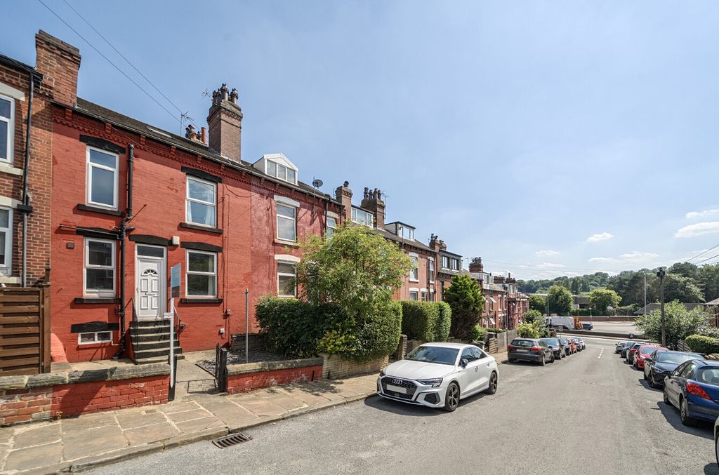 Property photo 1 of 13 1483935-12-6A3Be7...