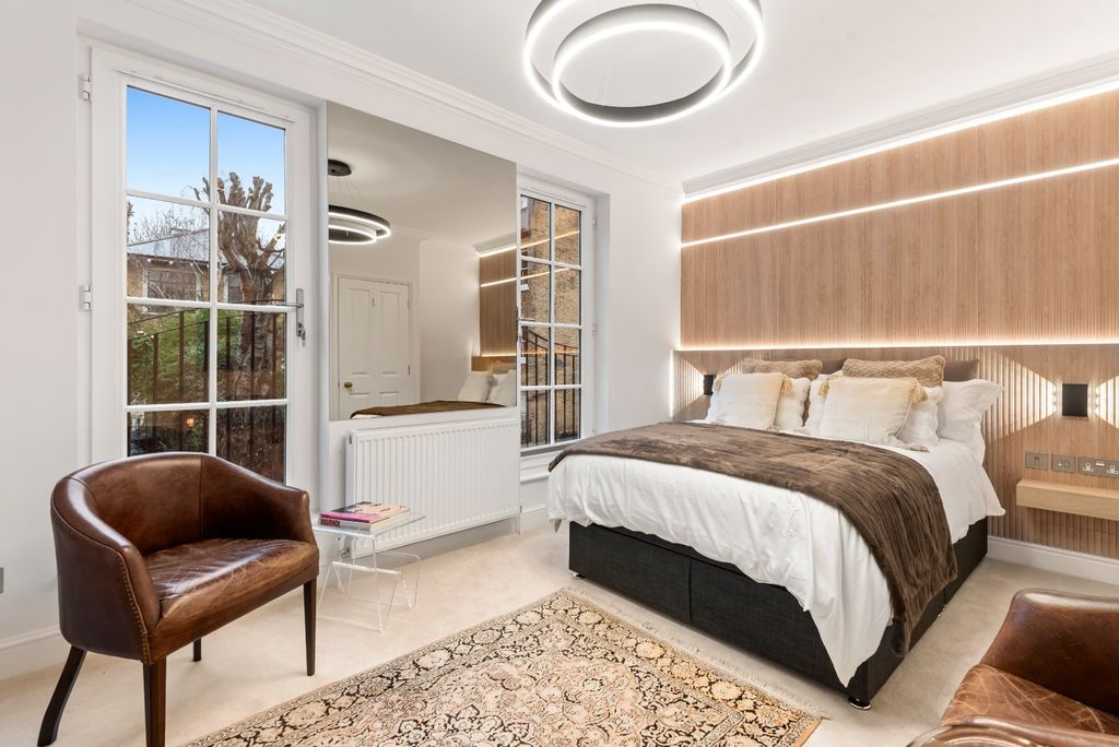 Property photo 2 of 23