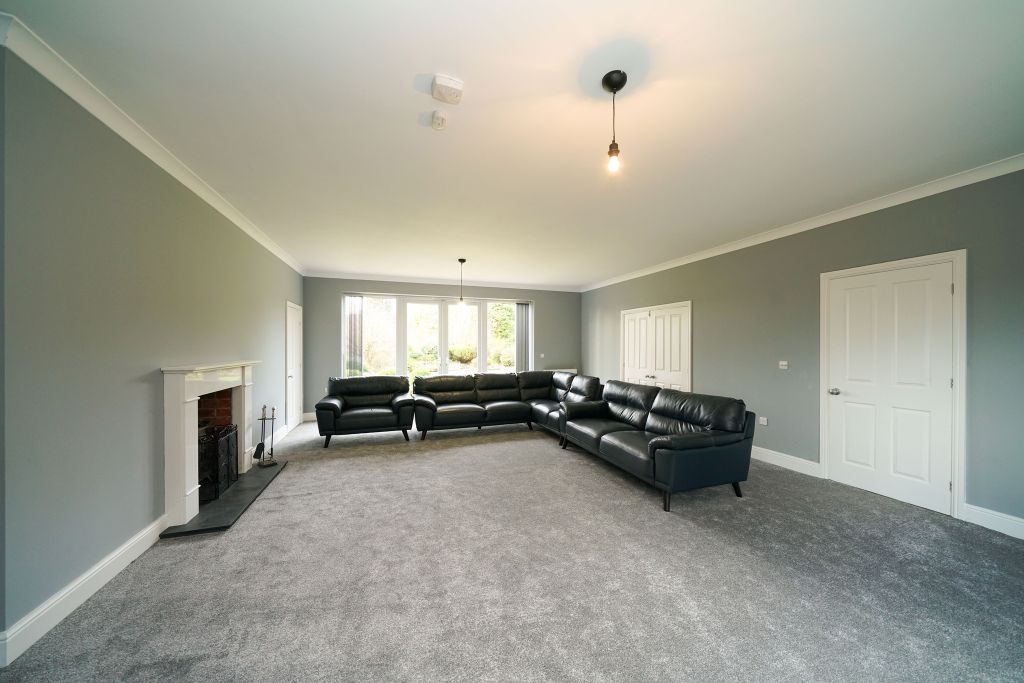 Property photo 2 of 12 Lounge