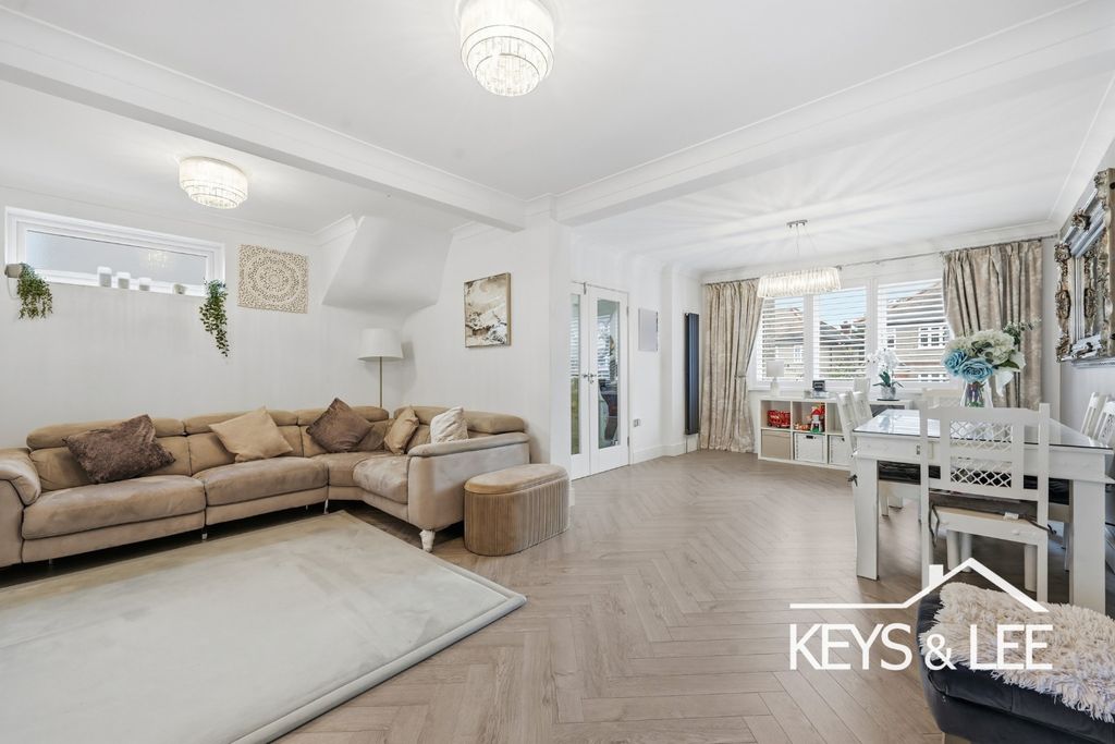 Property photo 2 of 15 4867515