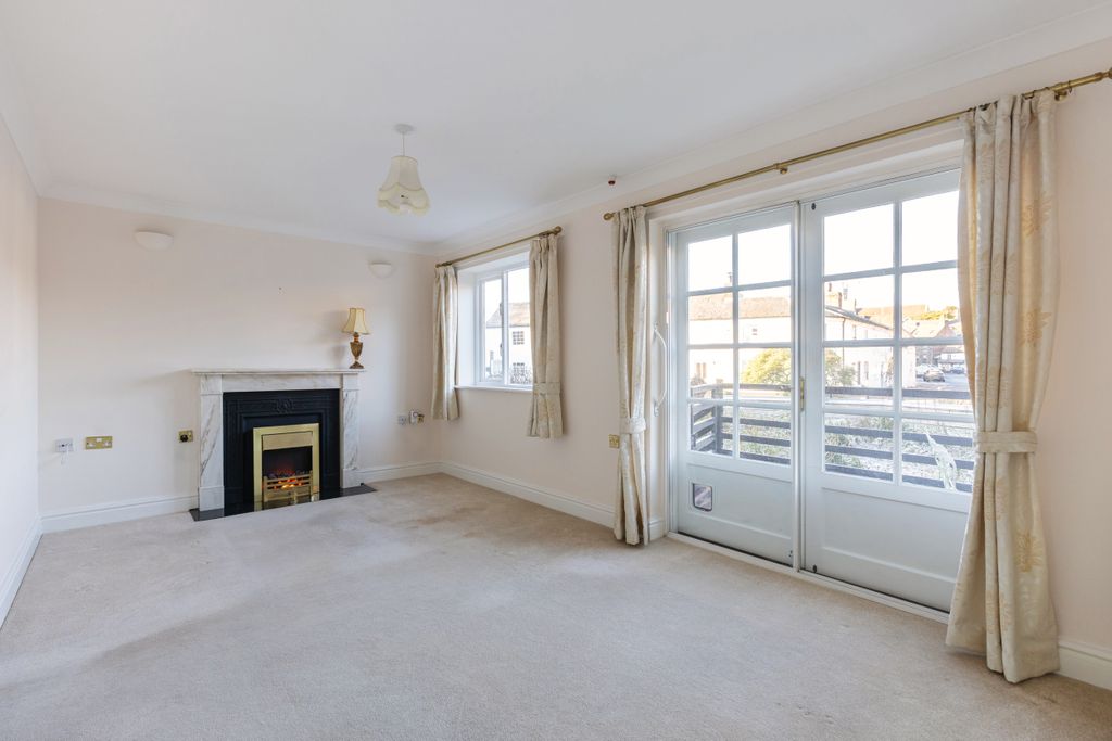 Property photo 2 of 11 Lounge