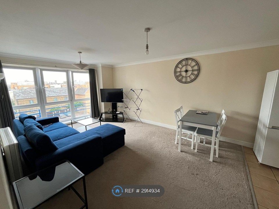 Property photo 1 of 21 Living Room
