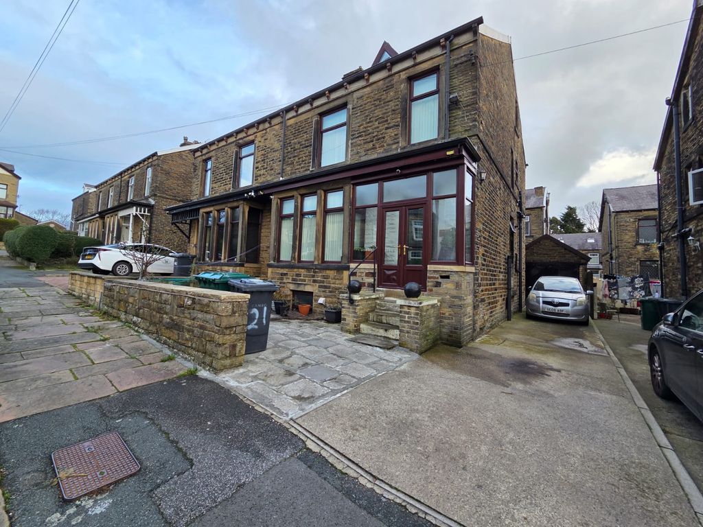 Property photo 1 of 30 21 Haslingden Drive, Bradford, Bd9 5Ht