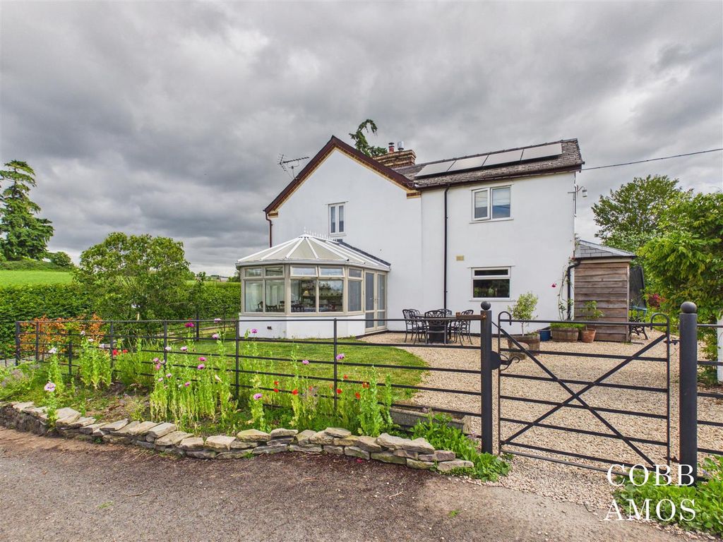 3 bed semi-detached house for saleShawl Terrace, Titley HR5