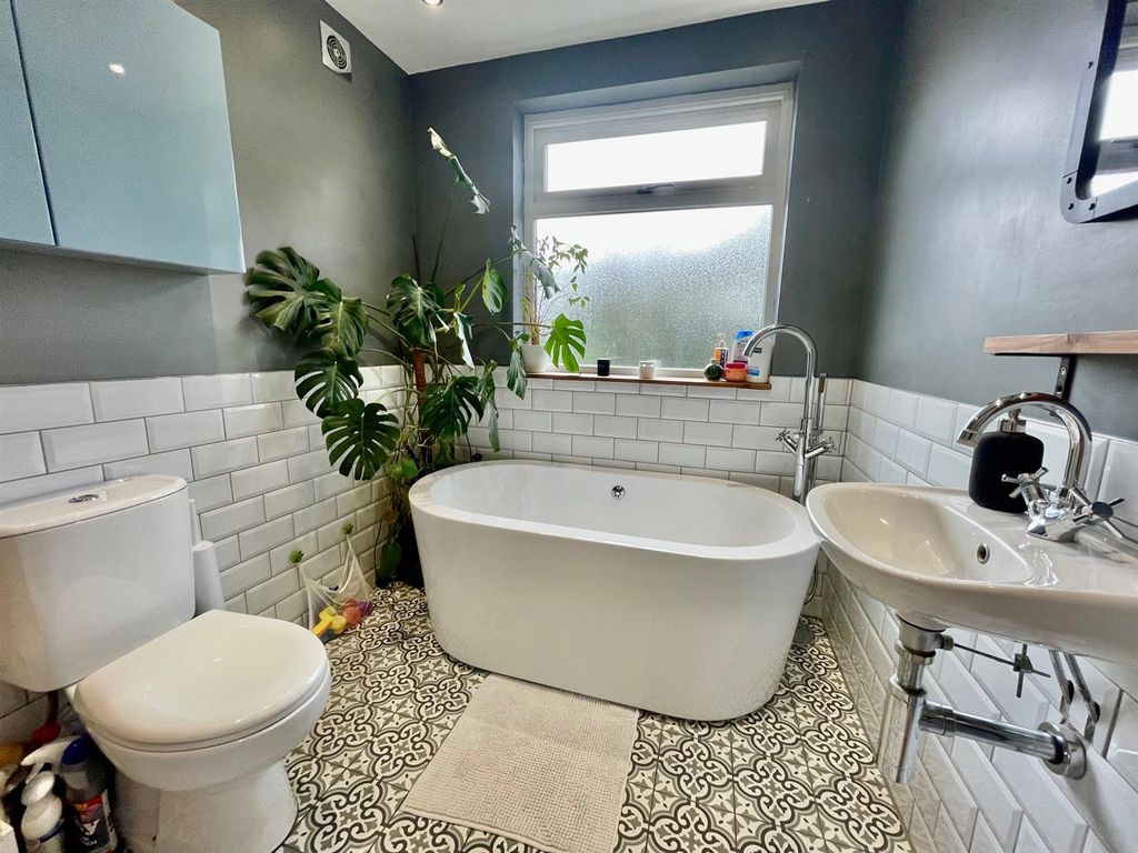 Property photo 2 of 20