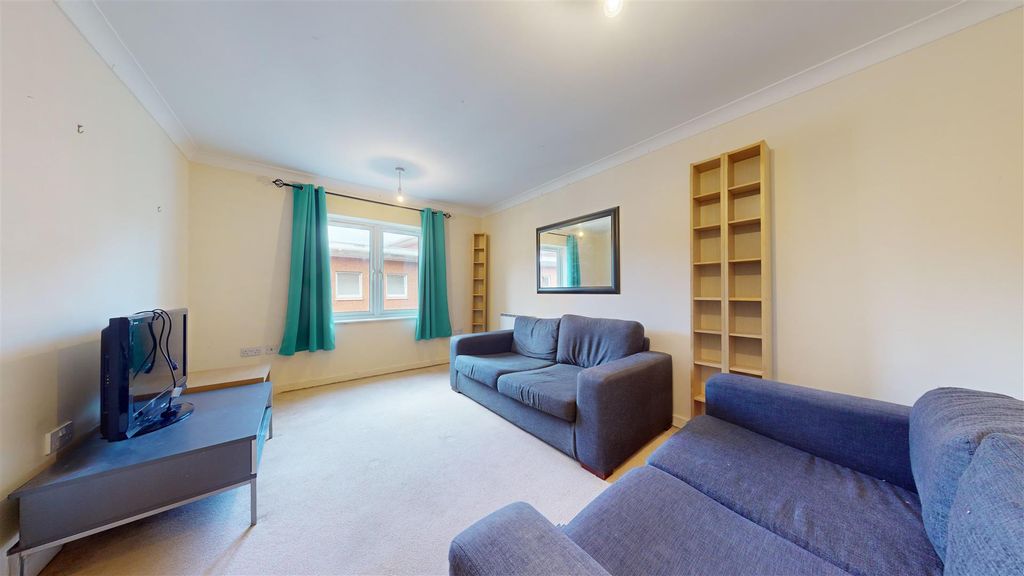 Property photo 2 of 10 Lounge