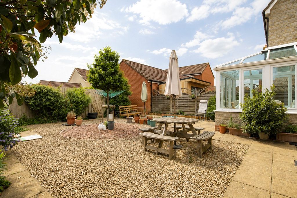 Property photo 1 of 31 Picture No. 16