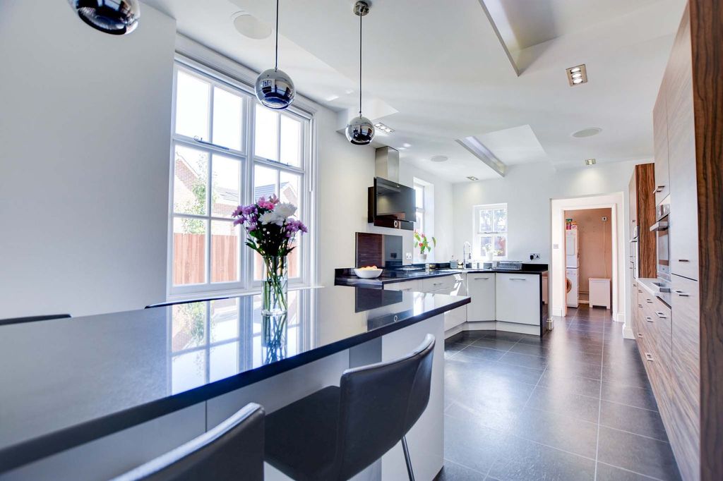 Property photo 1 of 40