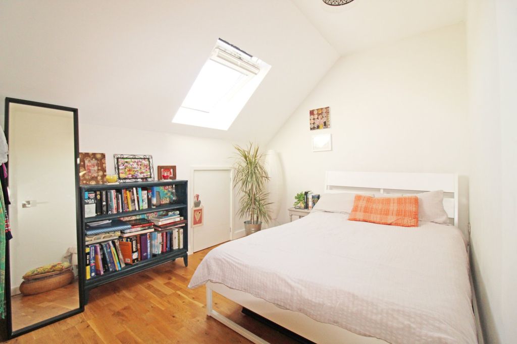 Property photo 1 of 5 Bedroom