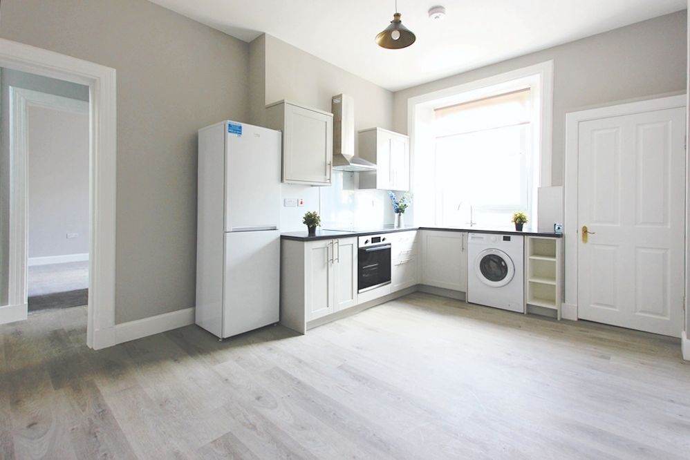 Property photo 1 of 7 Kitchen