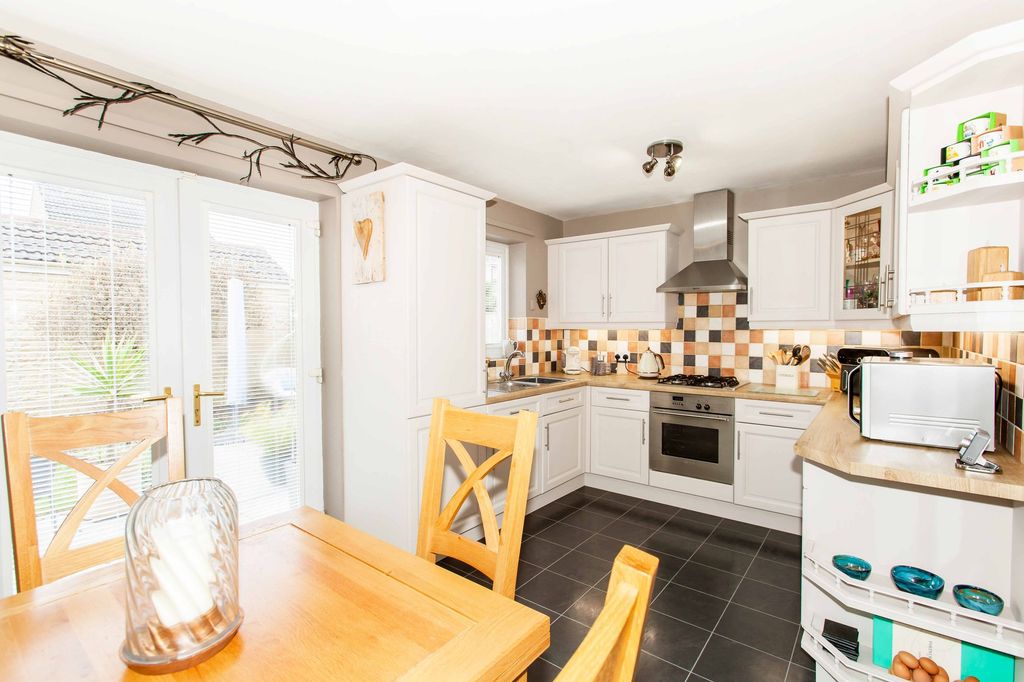 Property photo 2 of 33