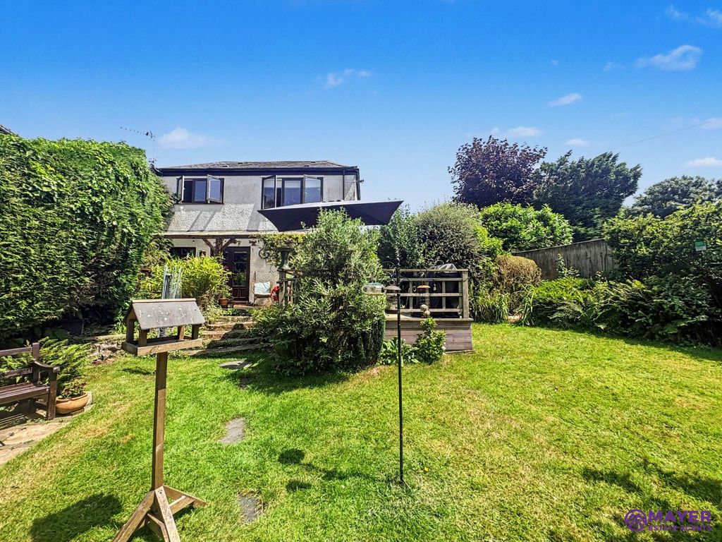 Property photo 3 of 27