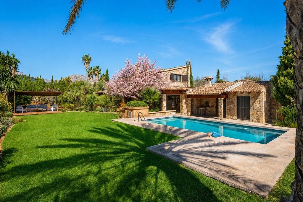 Property photo 2 of 20 Mallorca-Villa-Garden-Pool-Enhanced (1)