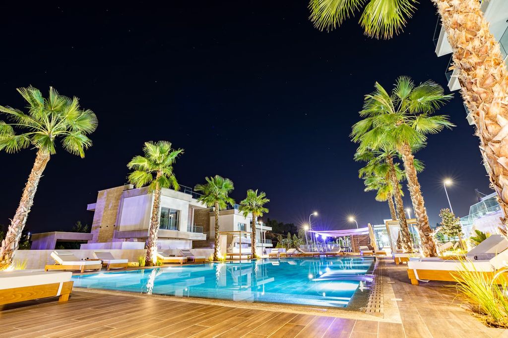 Property photo 1 of 27