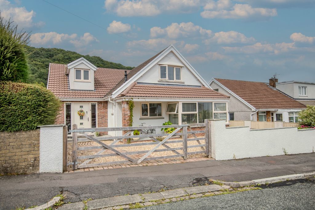 Property photo 1 of 27