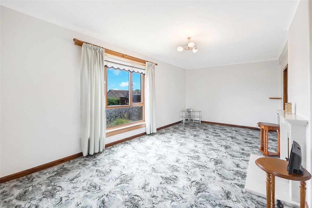 Property photo 2 of 21 Living/Dining Room