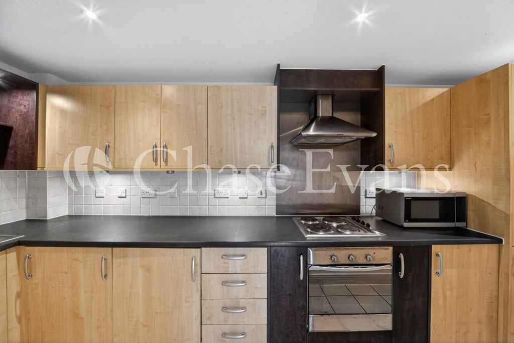 Property photo 2 of 9 Kitchen