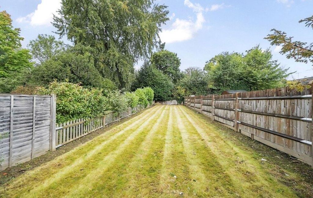 Property photo 2 of 14 Gardenbirch