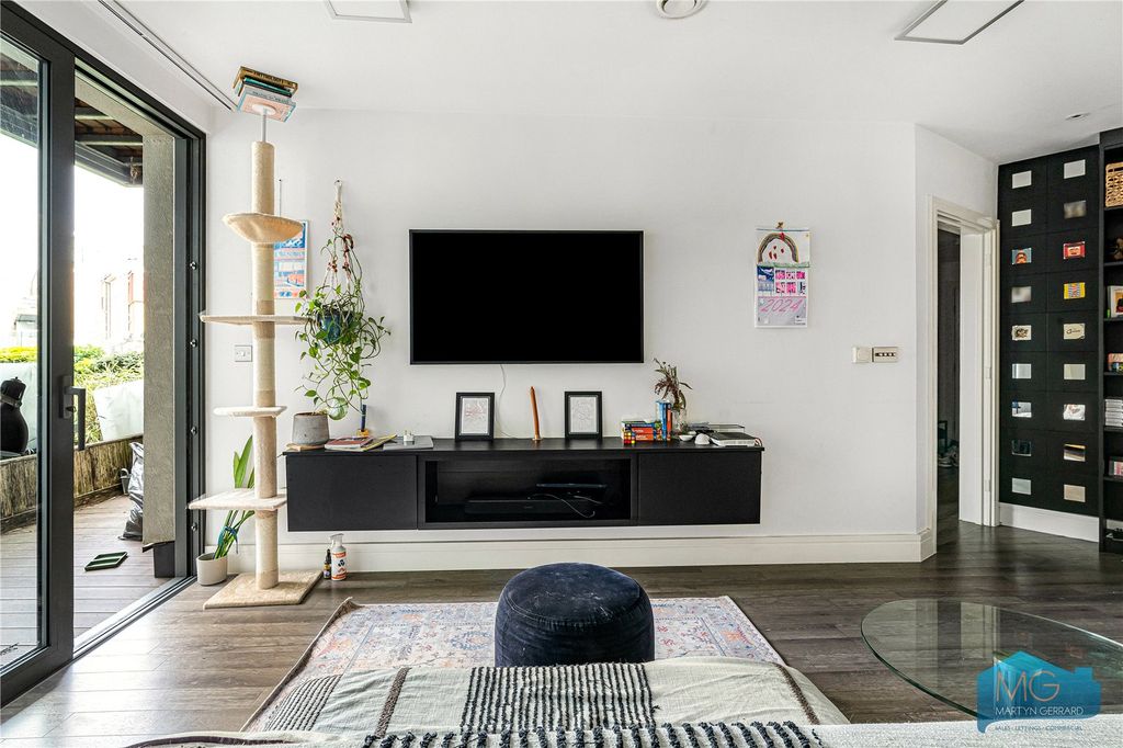 Property photo 3 of 12 Picture No. 02