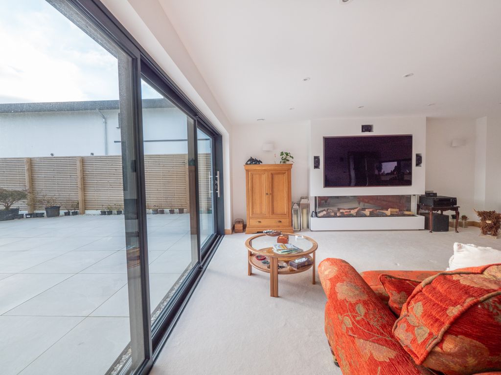 Property photo 3 of 25