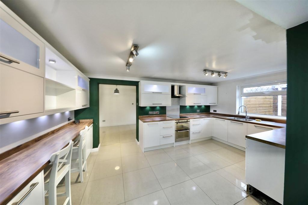 Property photo 2 of 21 Kitchen Diner