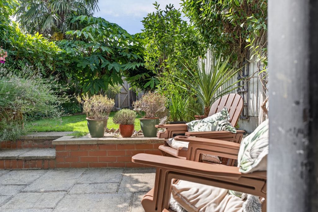 Property photo 3 of 42