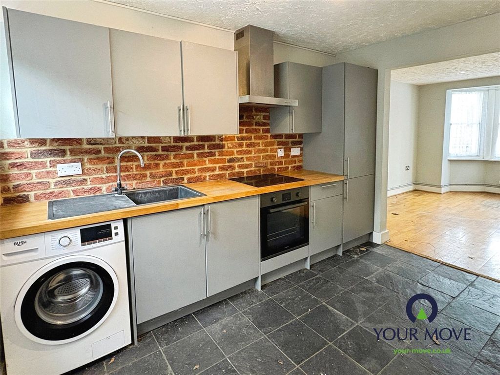 Property photo 2 of 11 Picture No. 14