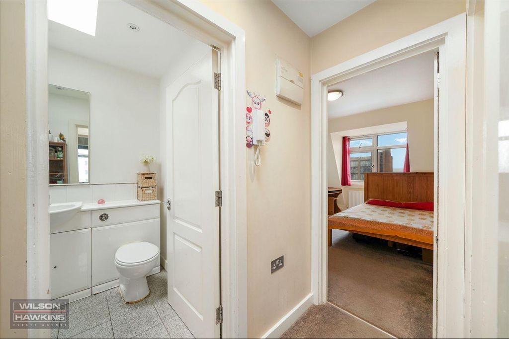 Property photo 3 of 12 Flat 11, 4-10 College Road - Dp7Dsorz4X8mci7Qwceu.