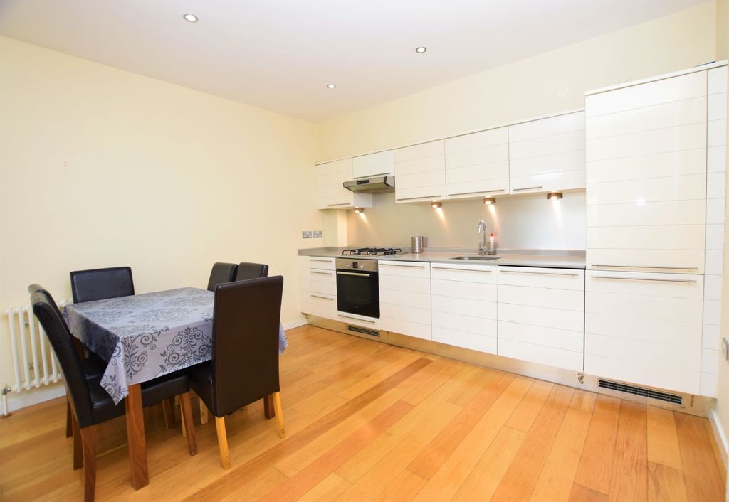 Property photo 2 of 6 Kitchen
