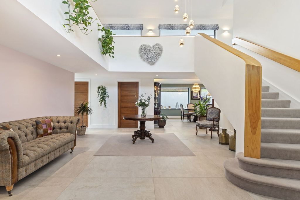 Property photo 3 of 52 P040585_03.Jpg