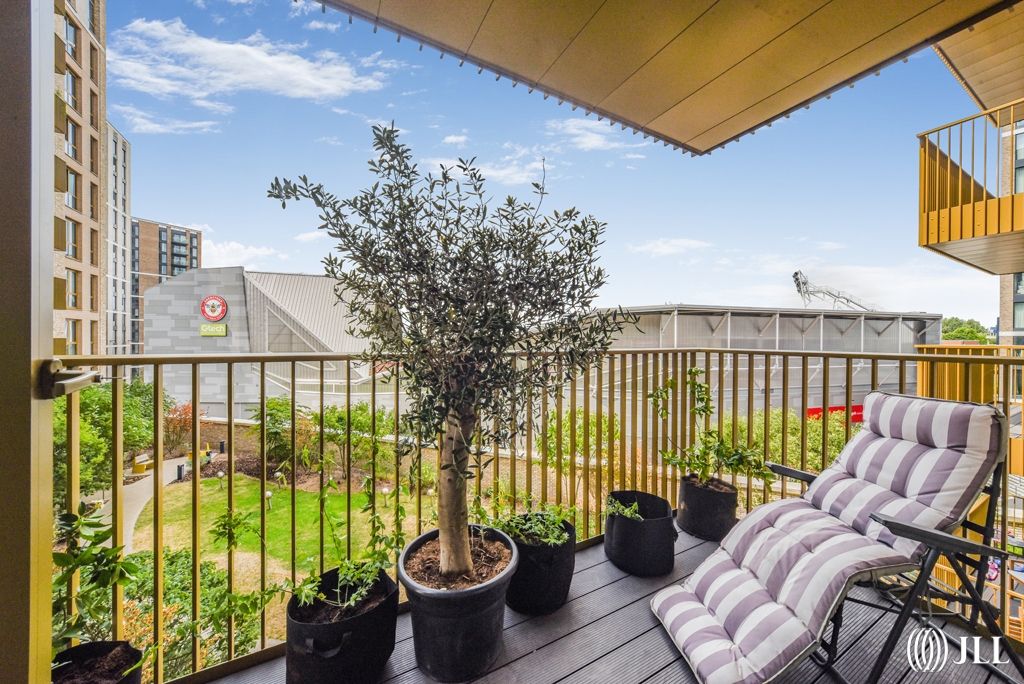 Property photo 3 of 10 Hive House