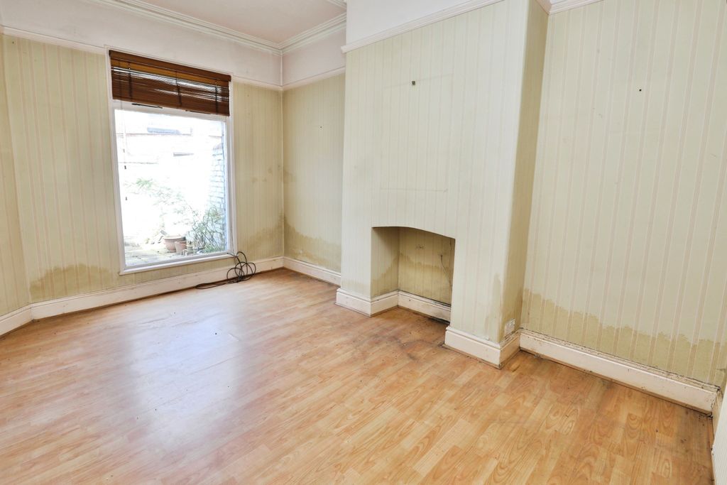 Property photo 3 of 13 6