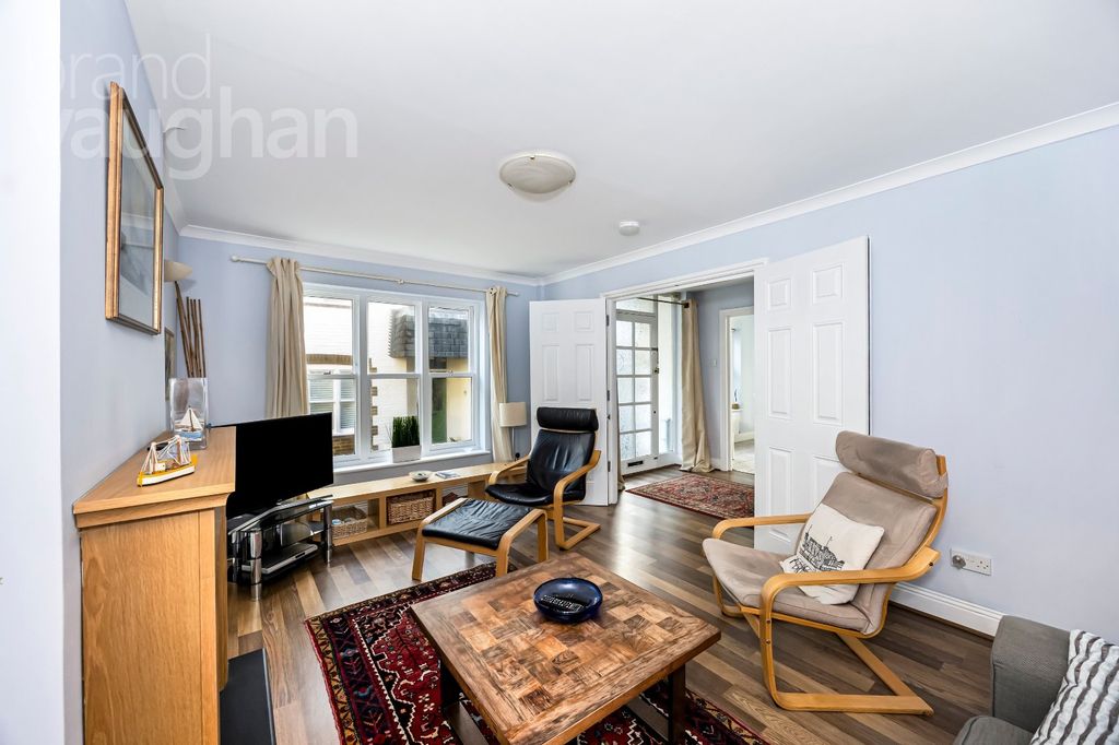 Property photo 2 of 22 Picture No. 12