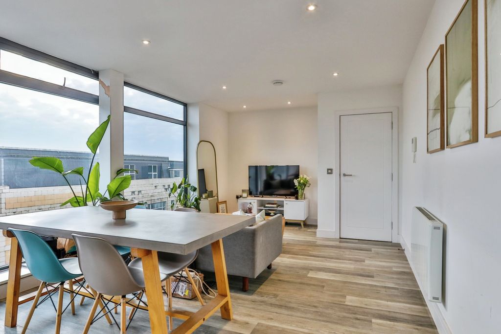 Property photo 2 of 17 Photography