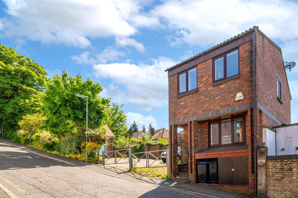 Property photo 1 of 17 1_Alfred_House_Externals_Front-3.Jpg