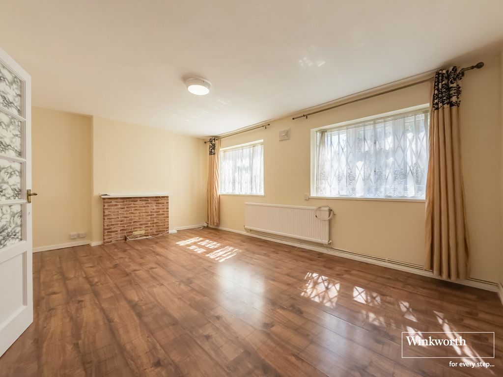 Property photo 2 of 7 Living Room