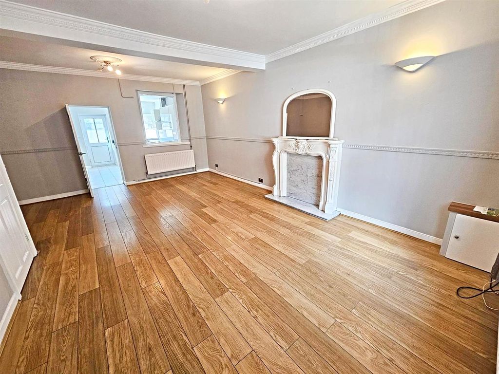 Property photo 2 of 16 Lounge/Diner